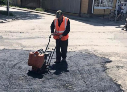 «За двадцать лет не сделают»: таганрожцы недовольны темпом ремонта городских дорог