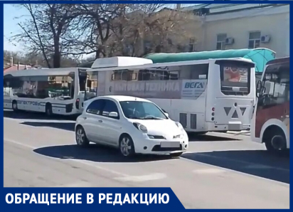Транспортный коллапс в центре Таганрога: как остановка на «Радуге» превратилась в ловушку