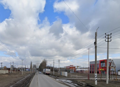 «Их нет в природе»: таганрожцы удивляются, как могли убрать грязь у бордюров на Польковском шоссе