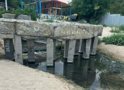 Жители Петрушино бьют тревогу из-за загрязнения пляжа сточными водами