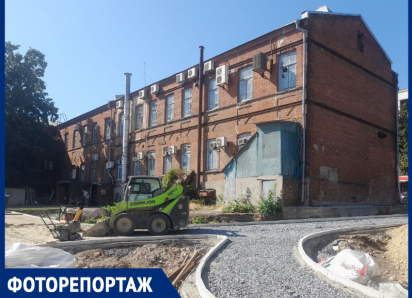 Показываем, как идет создание Почтового сквера в Таганроге 