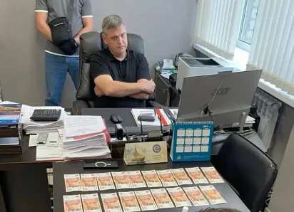 Щедро награждали сами себя: донские силовики взяли с поличным высокого чиновника Минтранса РФ Клусова