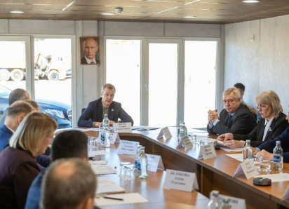 Экс-губернатор Голубев засветился в кадре, во время визита Андрея Яцкина в Таганрог