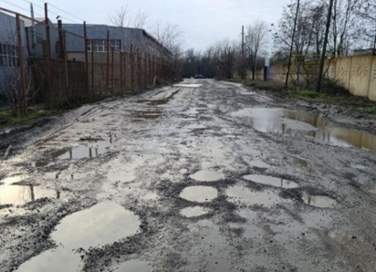 Попал в «красную зону» и возглавил рейтинг самых «убитых» дорог: Таганрог пообещал отремонтировать все ямы до конца мая