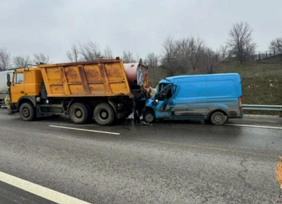 Водитель погиб в жутком ДТП с грузовиком на трассе Ростов-Таганрог