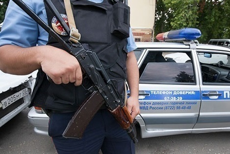 В Таганроге сотрудник ППС в шутку прострелил своему напарнику ногу