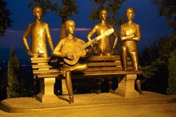 Жители Ростова против установки памятника «The Beatles»