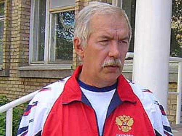 В Таганроге от тяжелой болезни умер заслуженный тренер по плаванию Аркадий Вятчанин