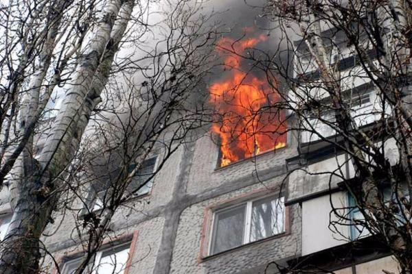 При пожаре в Таганроге пострадала пенсионерка