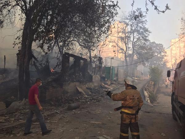 Крупный пожар в донской столице удалось локализовать спустя шесть часов