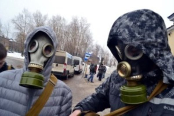 Жители Русского поля обнаружили причину неприятного запаха в микрорайоне