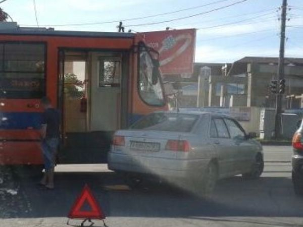 В Таганроге произошла авария с участием трамвая