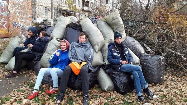 Волонтеры-активисты собрали четыре КамАЗа мусора за выходные