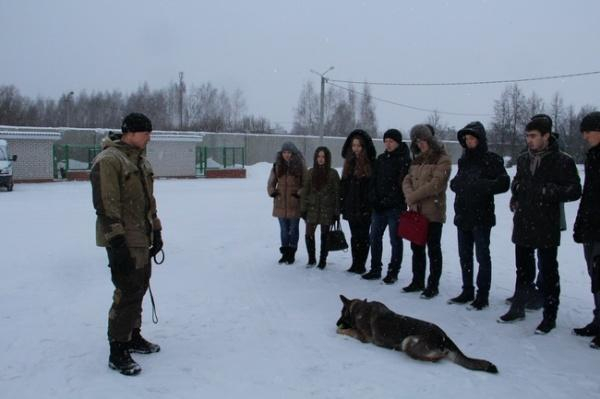 Таганрогским студентам показали профессию полицейских изнутри
