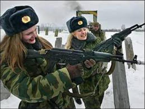 Житель Таганрога призывает девушек служить в армии