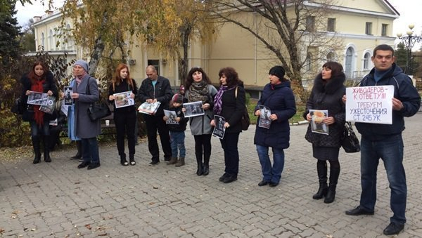 Таганрожцы провели акцию за принятие закона и меру наказания живодеркам