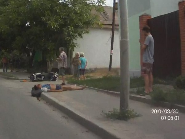 Водитель мопеда не справился с управлением и разбился в Таганроге