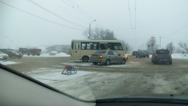 В Таганроге за сутки произошло две аварии с участием маршрутных такси