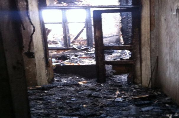 В Таганроге после пожара без крыши над головой остались четыре ребенка
