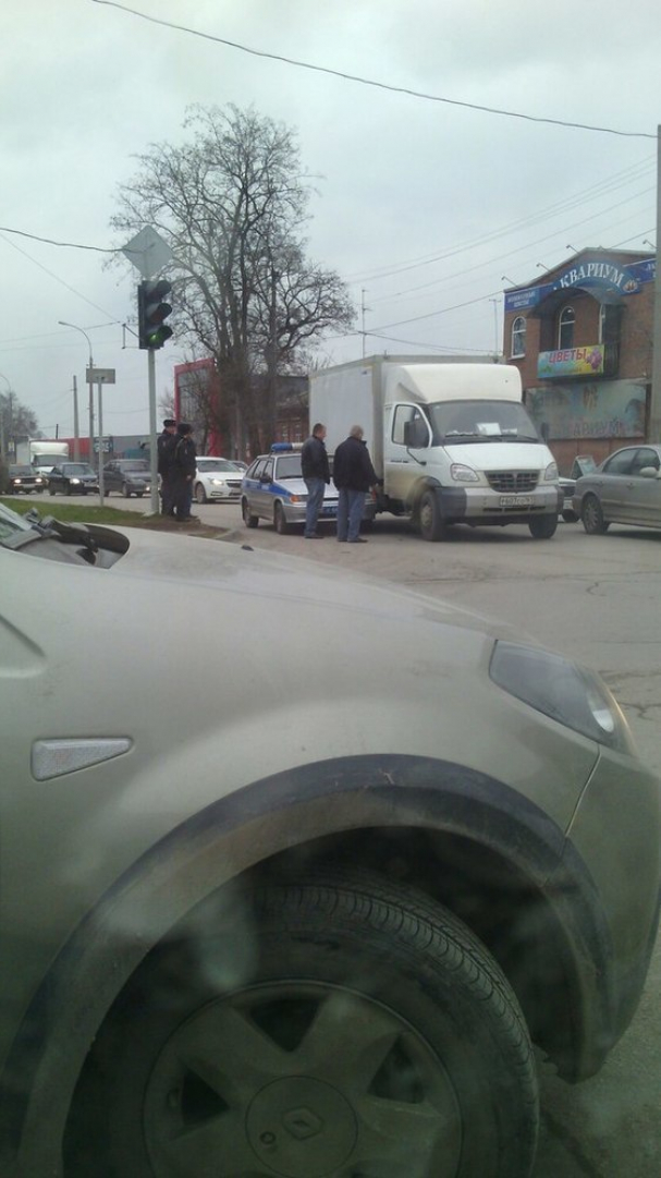 В Таганроге автомобиль ППС столкнулся с «ГАЗель»
