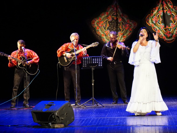 В театре им Чехова в Таганроге  пели и плясали цыгане