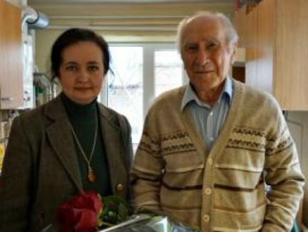 Ветеран войны, удостоенный орденов Славы, отметил 93-й день рождения в Таганроге