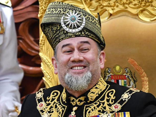 Женившийся на таганроженке Оксане Воеводиной король Малайзии отрекся от престола