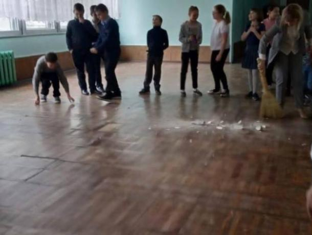 В Таганрогской школе на третьеклассницу обрушился потолок