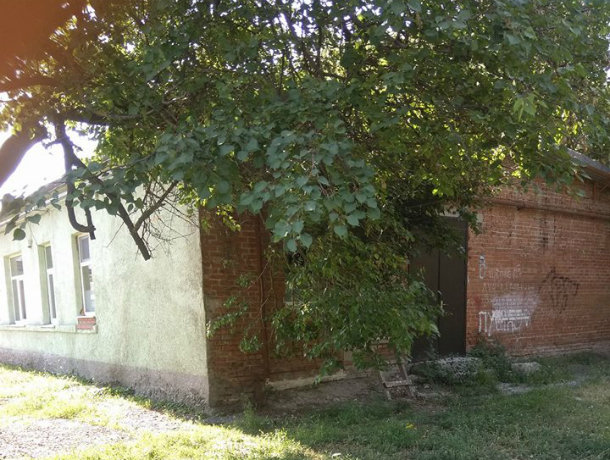 Многостральный лицей №7 в Таганроге вызывает сочувствие и удивление  у горожан