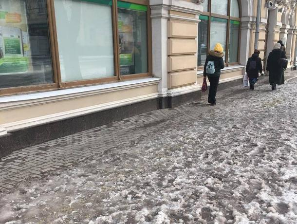 Ни проехать, ни пройти – таганрожцы вновь потеряли снегоуборочную технику