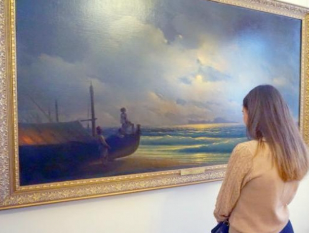 Подлинные картины Айвазовского привезли на выставку в Таганрог