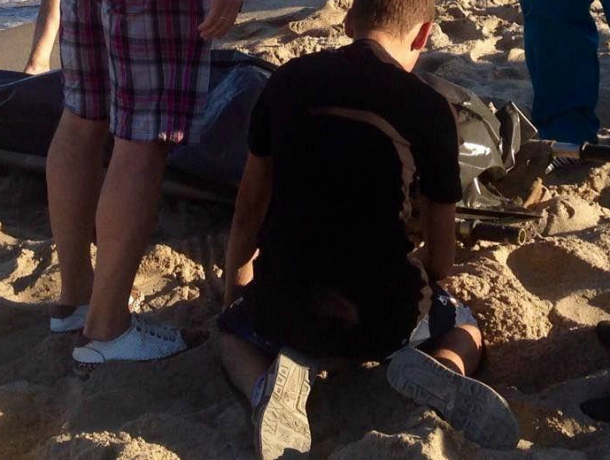 На пустынном  пляже Таганрога нашли скончавшегося  молодого человека