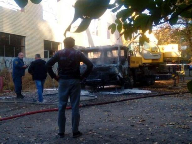 В Таганроге сгорел кран от соприкосновения с высоковольтными проводами