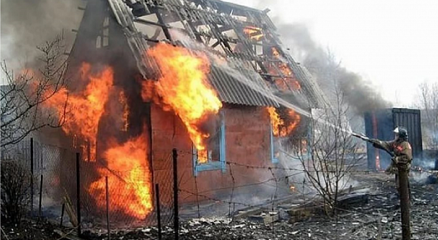 Неосторожное курение: в Таганроге при пожаре погиб человек