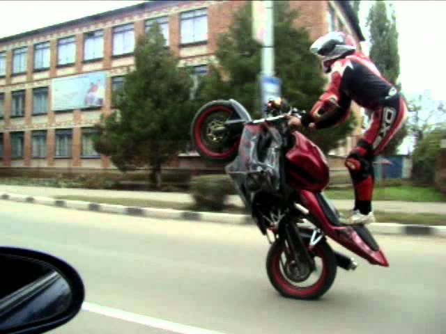 На дорогах Ростовской области замечены мотоциклисты, любящие экстремальную езду