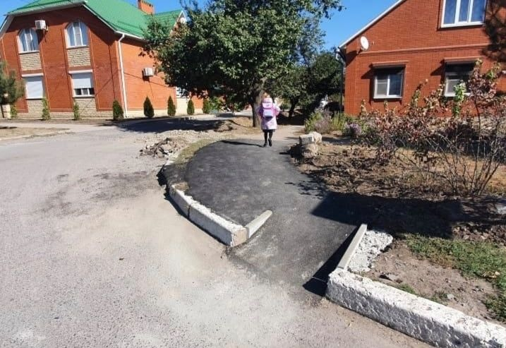 Новые тротуарные дорожки появились в Таганроге
