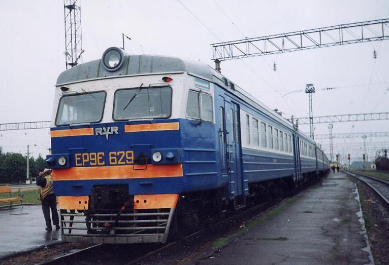 На вокзале Таганрога пассажиров  пересадили в другой электропоезд