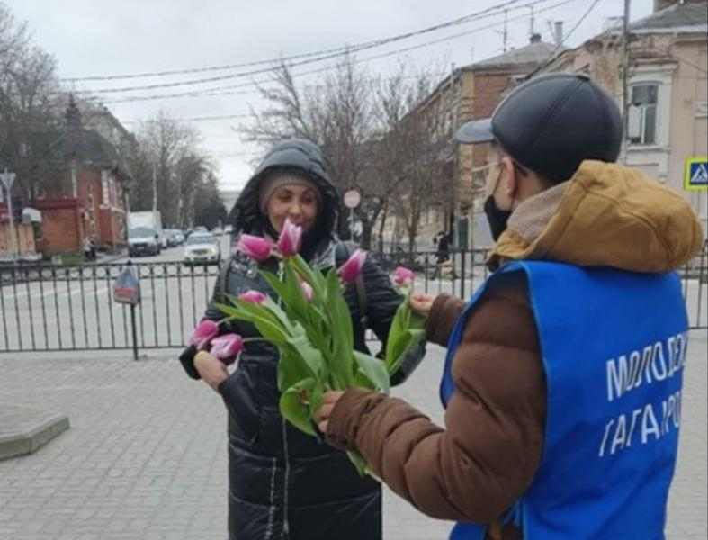Волонтеры Таганрога приняли участие в акции «Вам, любимые!»