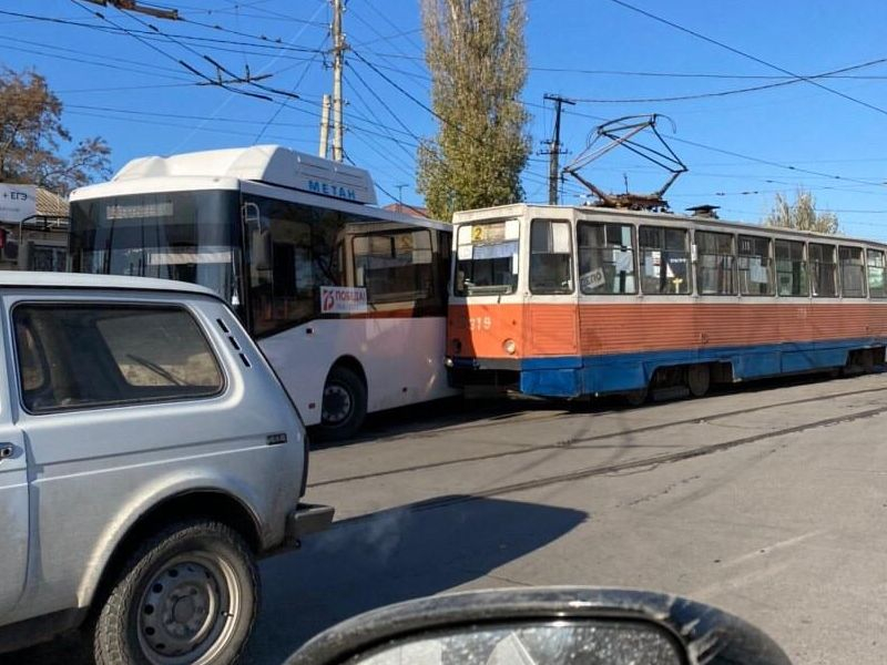 ДТП с участием трамвая и автобуса произошло в Таганроге