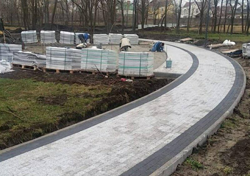 Второй этап благоустройства парка имени 300-летия города Таганрога завершен