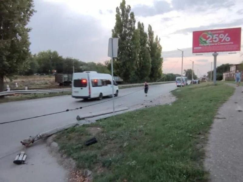 В Таганроге на ул. Москатова произошло серьезное ДТП с участием маршрутки
