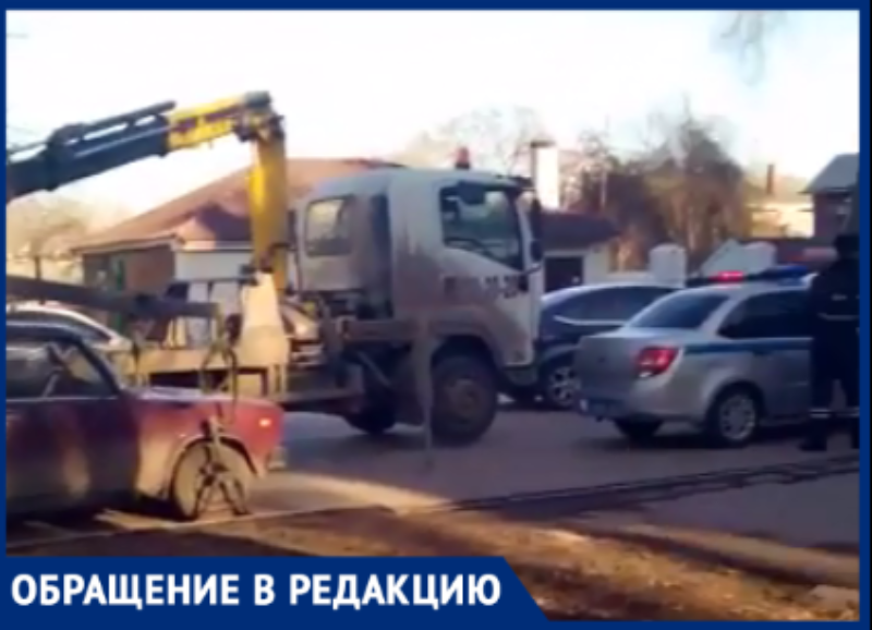 В Таганроге благодаря незаметному знаку эвакуатор увозит автомобили