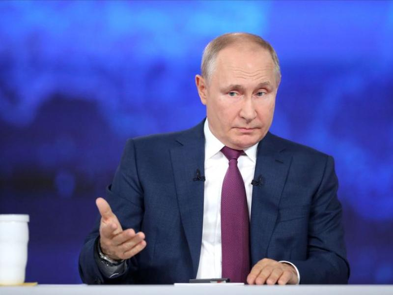 «Я против обязательной вакцинации, но я привился!»: прямая линия с Владимиром Путиным началась с вопросов медицины