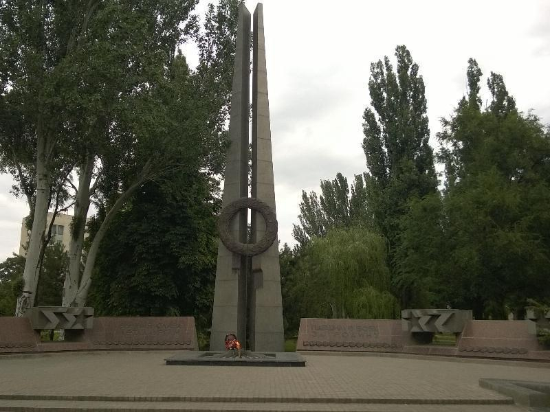 Календарь: 35 лет назад в Таганроге открыли мемориал металлургам, погибшим в годы ВОВ