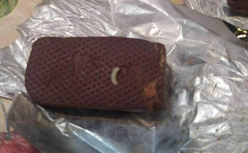 В сетевом магазине Таганрога местная жительница обнаружила конфеты с червями