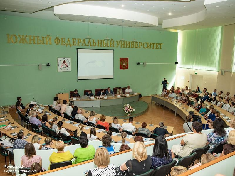 Таганрогу пообещали финансовую помощь на ремонт и строительство школ