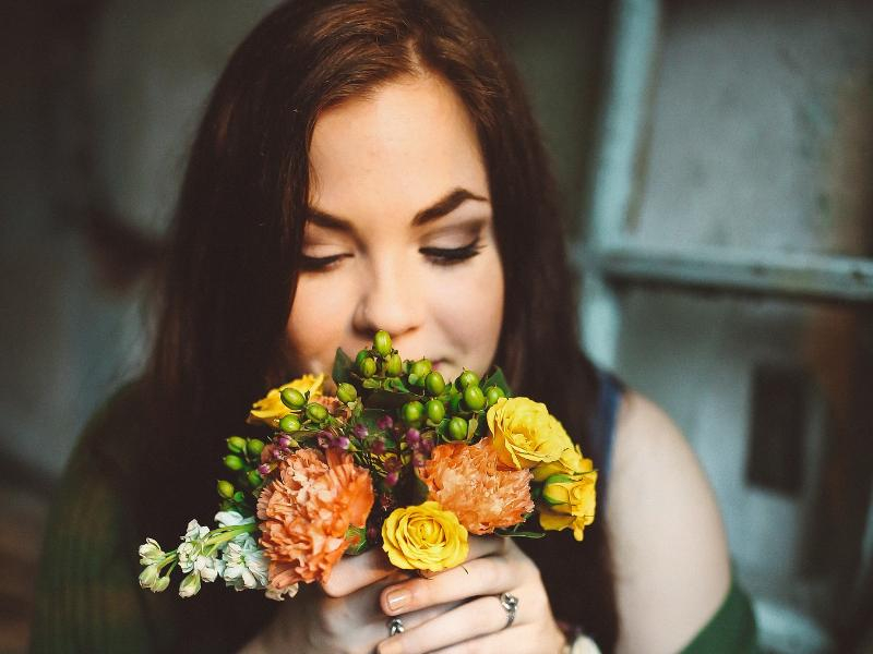 Будьте готовы к Международному женскому дню: 7 советов, как дольше сохранить цветы свежими