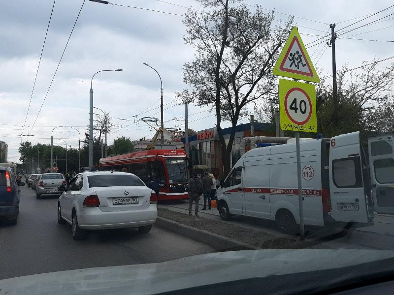 В Таганроге женщина попала под трамвай