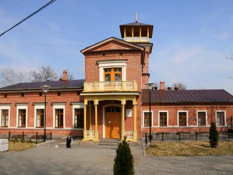 Популярному тревал-блогеру не дали сделать фото внутри музея Таганрога