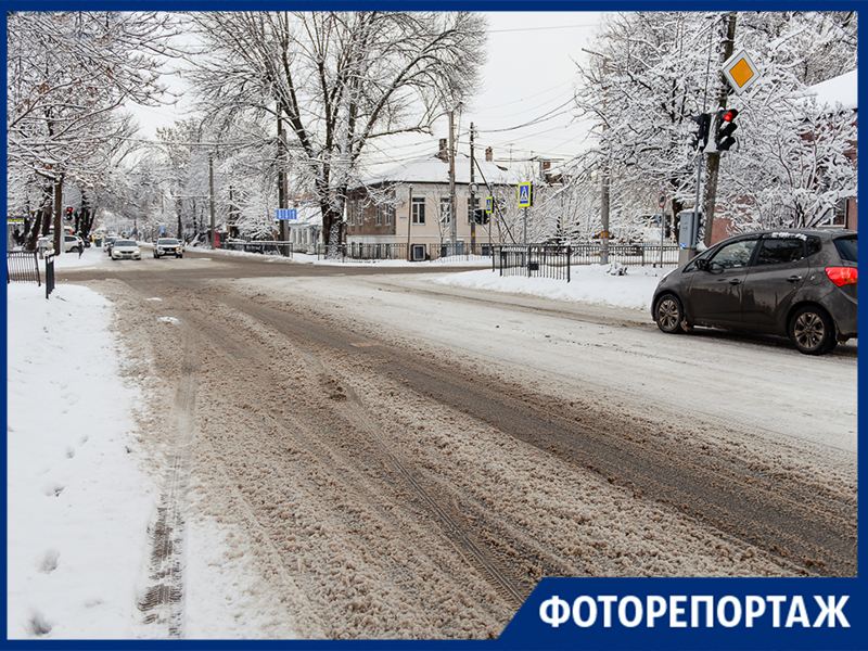 Дорожные службы Таганрога не справились с последствиями снегопада
